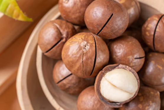 全自动开心果、杏仁等坚果类包装机，袋袋装休闲食品包装机